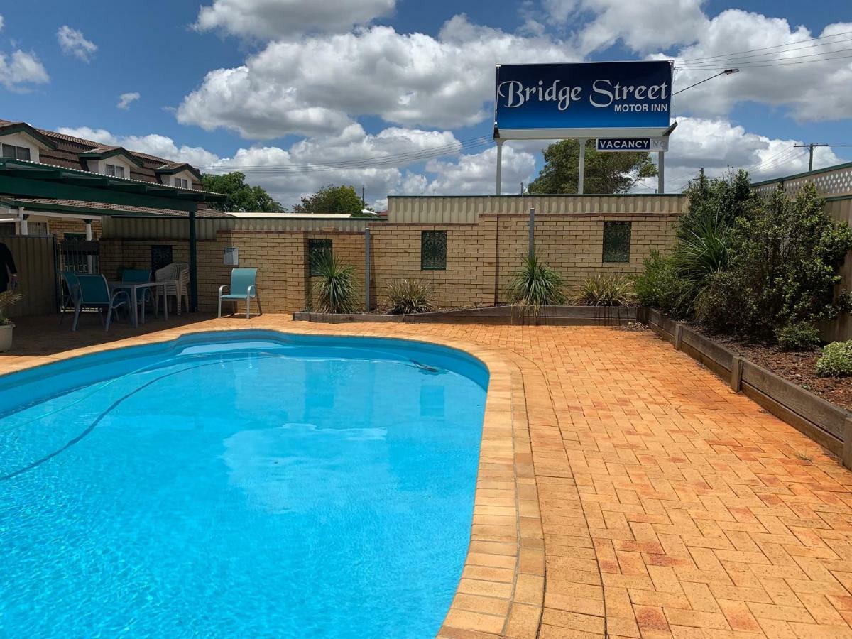 טוומבה Bridge Street Motor Inn מראה חיצוני תמונה